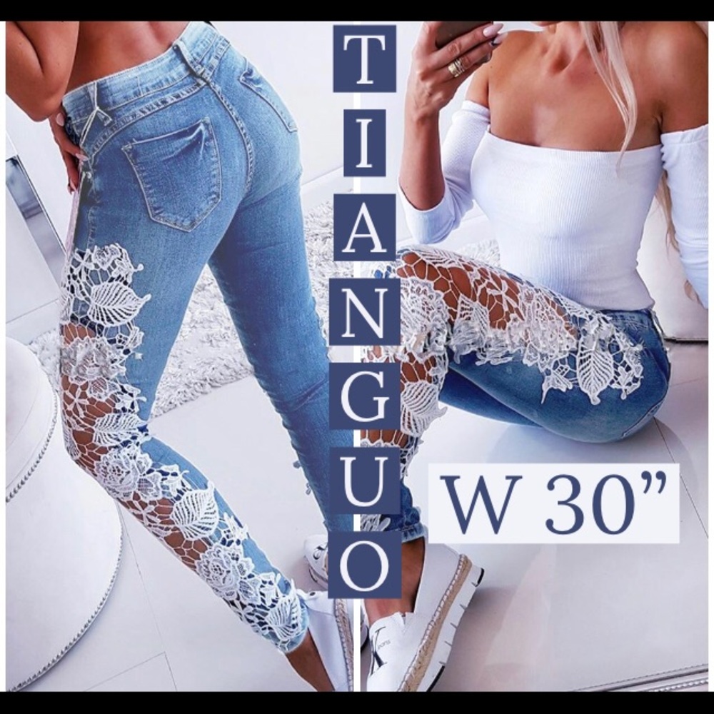 NWT Mid Rise Light Wash Side Floral Lace Jeans